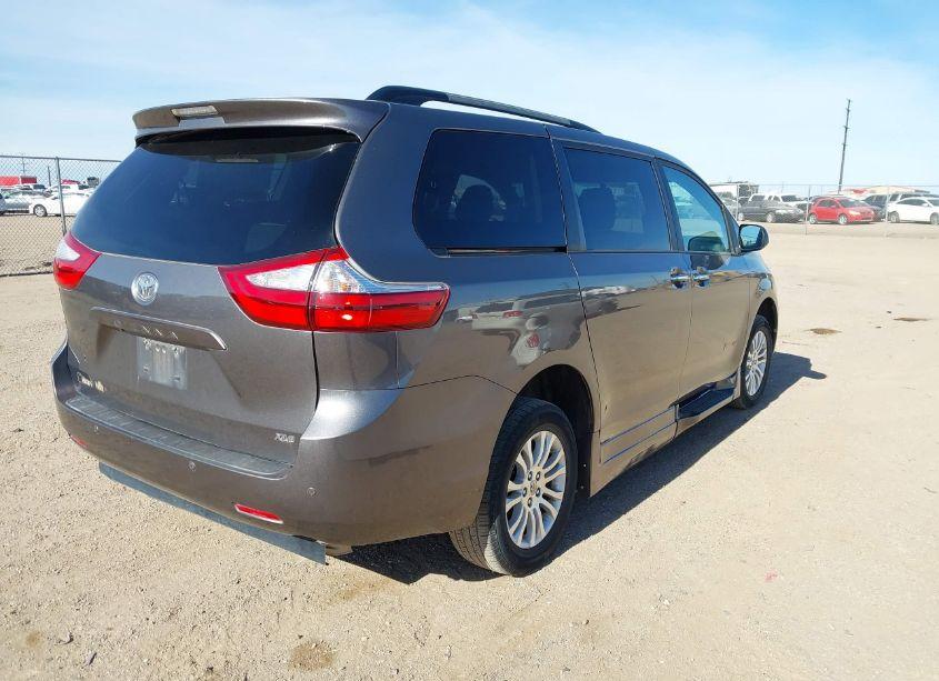 Photo 4 of 2015 Toyota Sienna XLE/LIMITED (VIN 5TDYK3DC4FS653875)
