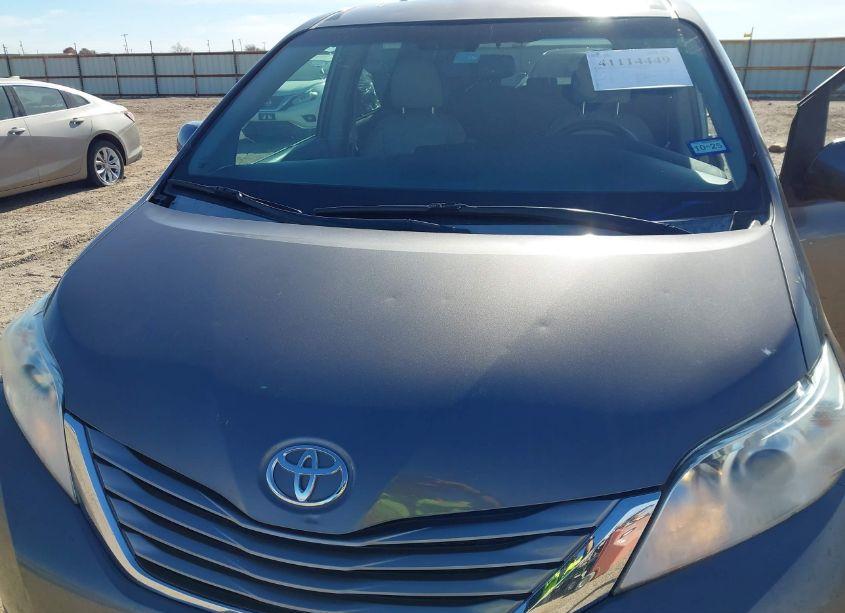 Photo 6 of 2015 Toyota Sienna XLE/LIMITED (VIN 5TDYK3DC4FS653875)
