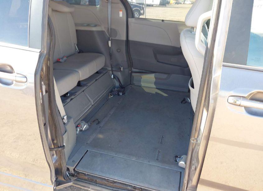 Photo 8 of 2015 Toyota Sienna XLE/LIMITED (VIN 5TDYK3DC4FS653875)
