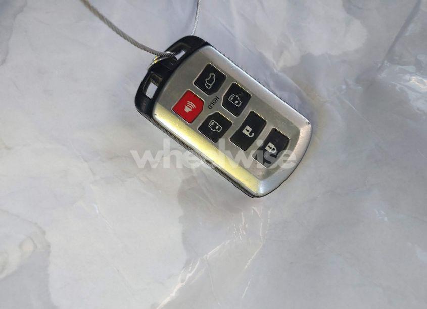 Photo 11 of 2015 Toyota Sienna XLE/LIMITED (VIN 5TDYK3DC4FS654170)