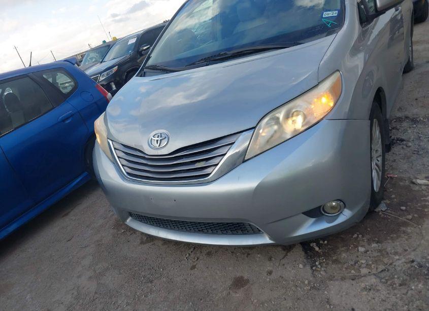 Photo 12 of 2016 Toyota Sienna XLE 8 PASSENGER (VIN 5TDYK3DC4GS702266)