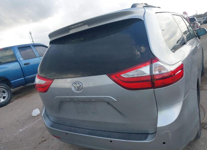 Photo 16 of 2016 Toyota Sienna XLE 8 PASSENGER (VIN 5TDYK3DC4GS702266)