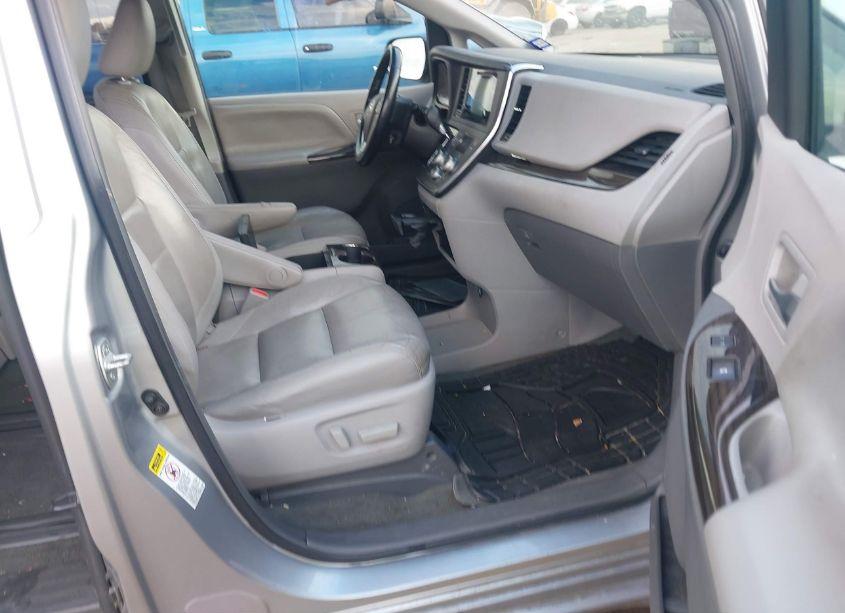 Photo 5 of 2016 Toyota Sienna XLE 8 PASSENGER (VIN 5TDYK3DC4GS702266)