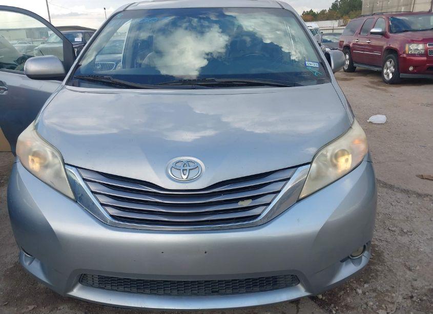 Photo 6 of 2016 Toyota Sienna XLE 8 PASSENGER (VIN 5TDYK3DC4GS702266)