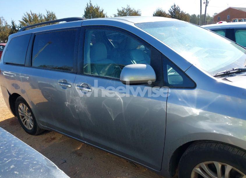 Photo 14 of 2016 Toyota Sienna XLE PREMIUM 8 PASSENGER (VIN 5TDYK3DC4GS739785)