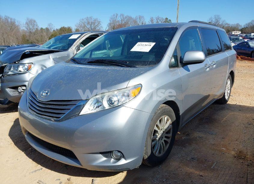 Photo 2 of 2016 Toyota Sienna XLE PREMIUM 8 PASSENGER (VIN 5TDYK3DC4GS739785)