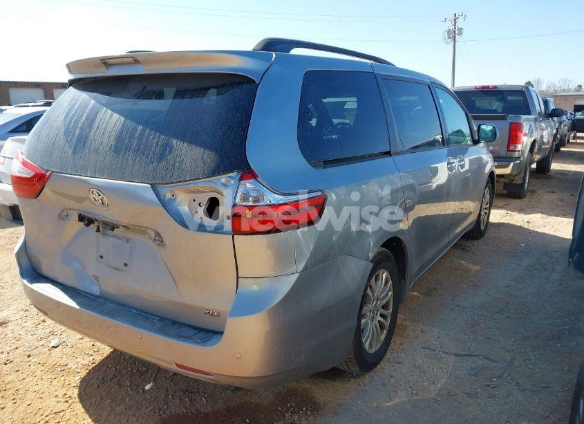 Photo 4 of 2016 Toyota Sienna XLE PREMIUM 8 PASSENGER (VIN 5TDYK3DC4GS739785)