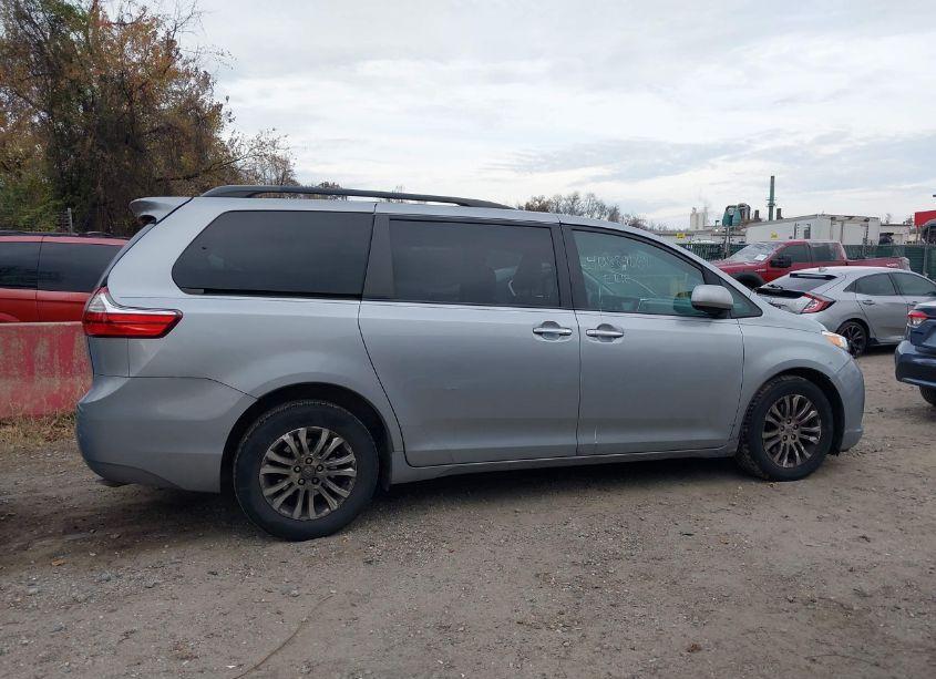 Photo 13 of 2016 Toyota Sienna XLE/LIMITED (VIN 5TDYK3DC4GS759535)