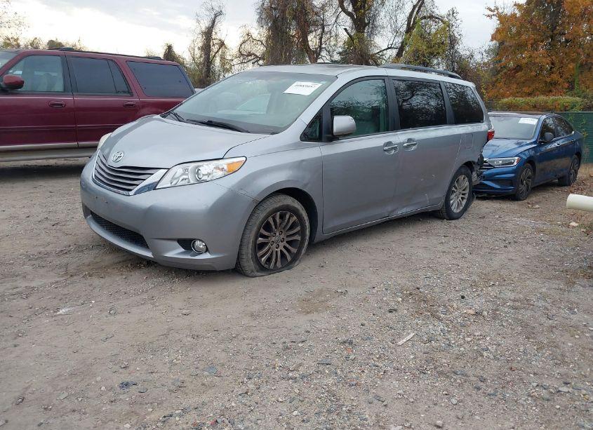 Photo 2 of 2016 Toyota Sienna XLE/LIMITED (VIN 5TDYK3DC4GS759535)