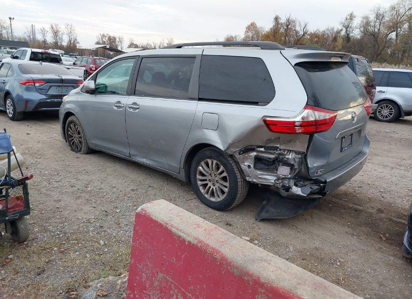 Photo 3 of 2016 Toyota Sienna XLE/LIMITED (VIN 5TDYK3DC4GS759535)