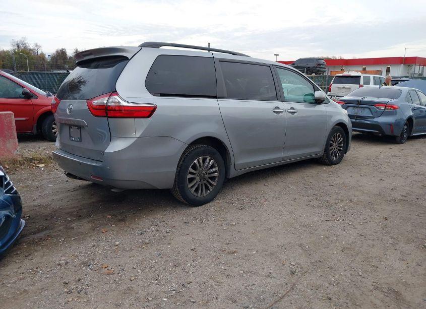 Photo 4 of 2016 Toyota Sienna XLE/LIMITED (VIN 5TDYK3DC4GS759535)
