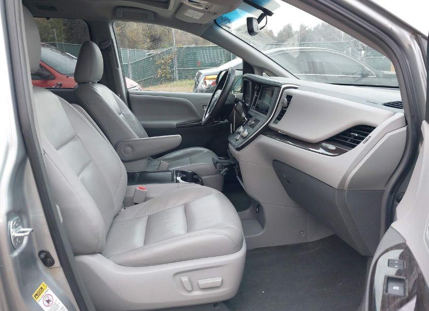 Photo 5 of 2016 Toyota Sienna XLE/LIMITED (VIN 5TDYK3DC4GS759535)