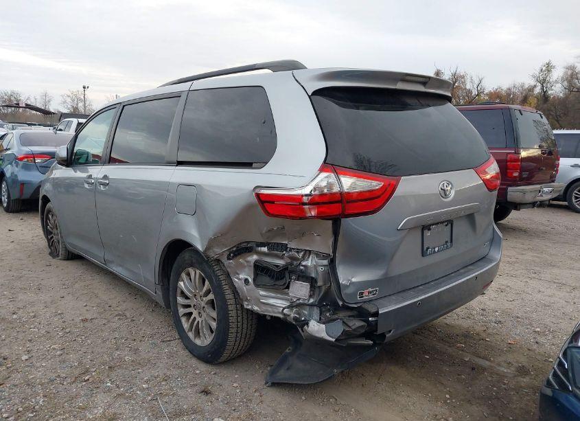 Photo 6 of 2016 Toyota Sienna XLE/LIMITED (VIN 5TDYK3DC4GS759535)