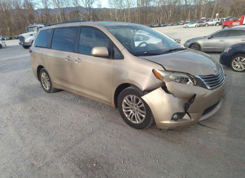 2011 Toyota Sienna XLE V6 (VIN 5TDYK3DC5BS066840) main photo