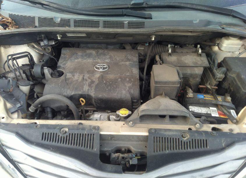 Photo 10 of 2011 Toyota Sienna XLE V6 (VIN 5TDYK3DC5BS066840)