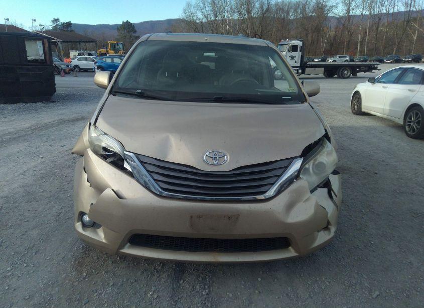 Photo 12 of 2011 Toyota Sienna XLE V6 (VIN 5TDYK3DC5BS066840)