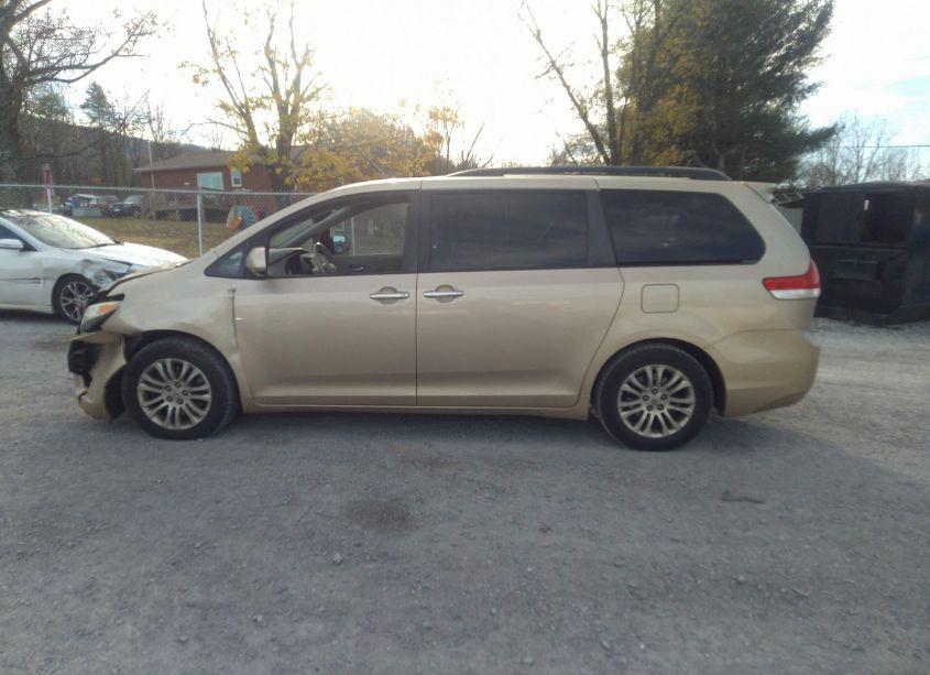 Photo 14 of 2011 Toyota Sienna XLE V6 (VIN 5TDYK3DC5BS066840)