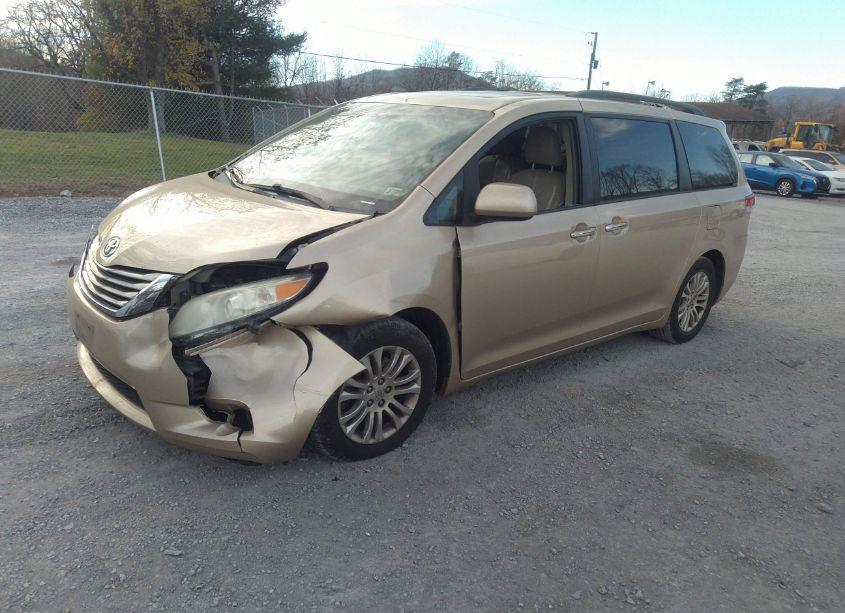 Photo 2 of 2011 Toyota Sienna XLE V6 (VIN 5TDYK3DC5BS066840)