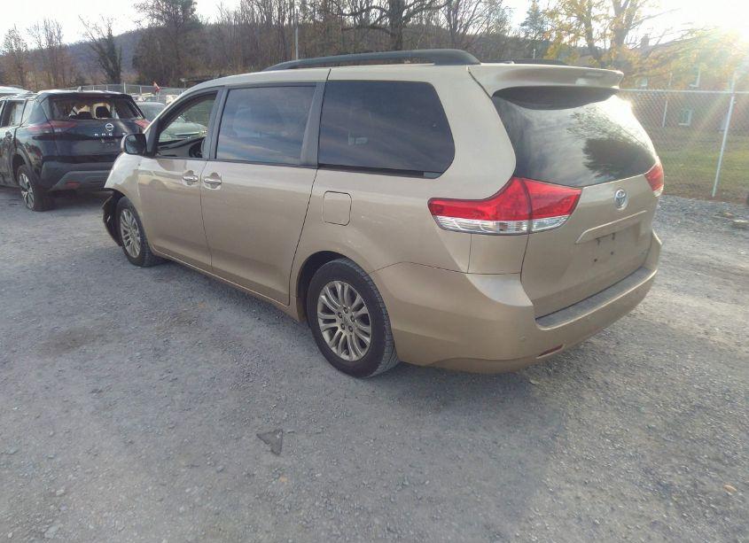 Photo 3 of 2011 Toyota Sienna XLE V6 (VIN 5TDYK3DC5BS066840)