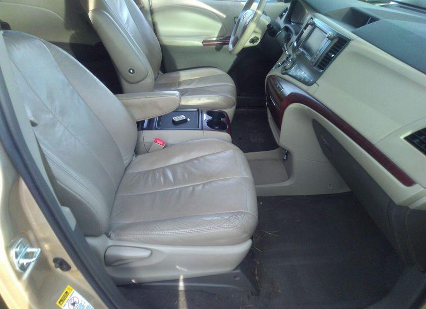 Photo 5 of 2011 Toyota Sienna XLE V6 (VIN 5TDYK3DC5BS066840)