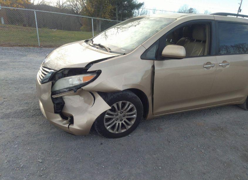 Photo 6 of 2011 Toyota Sienna XLE V6 (VIN 5TDYK3DC5BS066840)