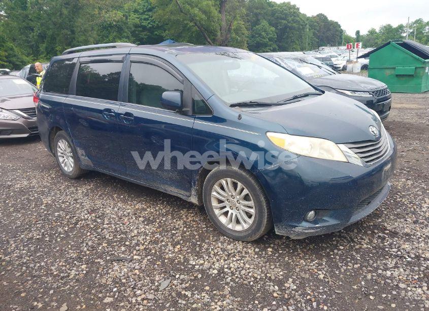 2011 Toyota Sienna XLE V6 (VIN 5TDYK3DC5BS090992) main photo