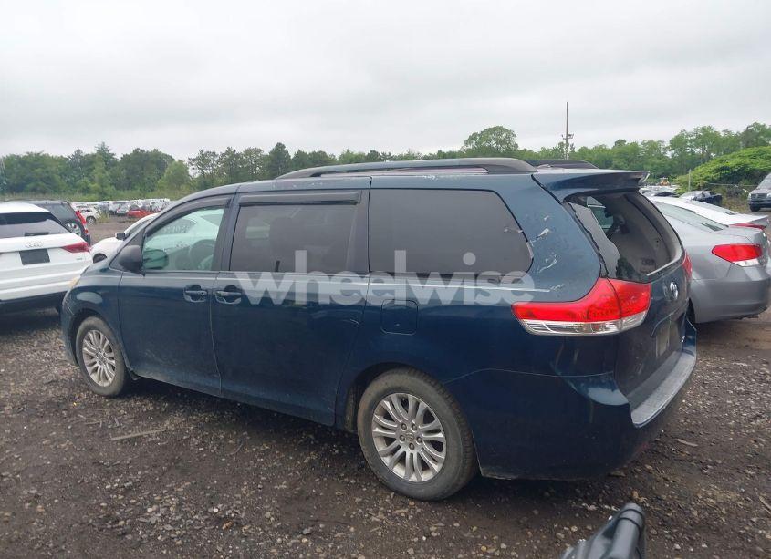 Photo 14 of 2011 Toyota Sienna XLE V6 (VIN 5TDYK3DC5BS090992)