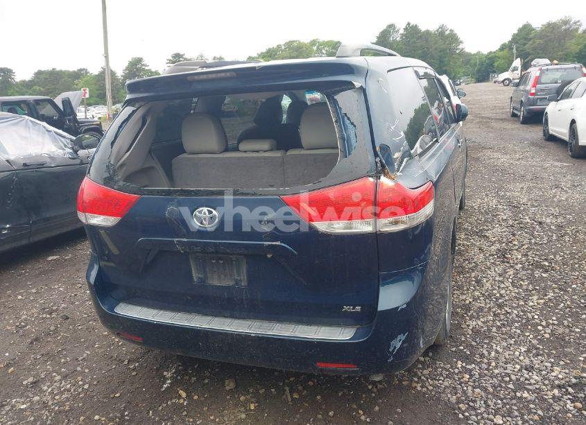 Photo 16 of 2011 Toyota Sienna XLE V6 (VIN 5TDYK3DC5BS090992)