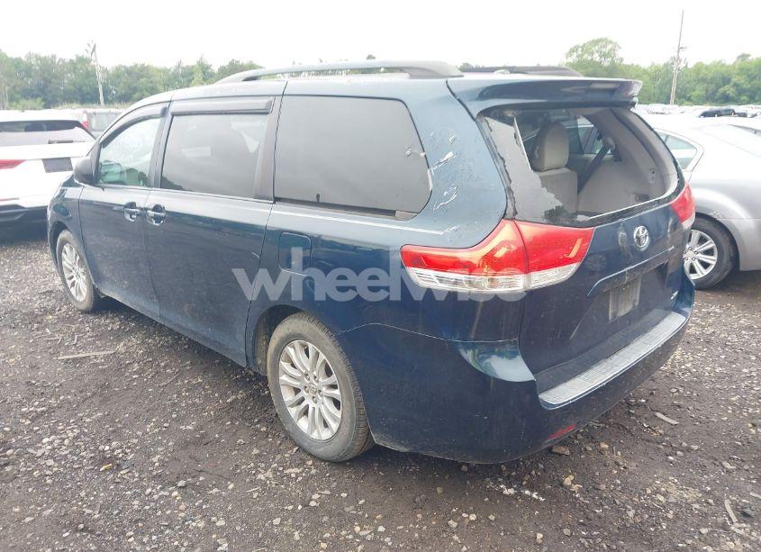 Photo 3 of 2011 Toyota Sienna XLE V6 (VIN 5TDYK3DC5BS090992)