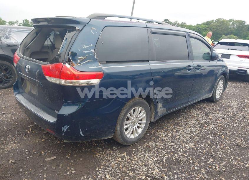 Photo 4 of 2011 Toyota Sienna XLE V6 (VIN 5TDYK3DC5BS090992)