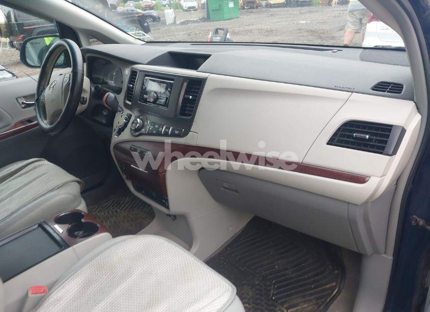 Photo 5 of 2011 Toyota Sienna XLE V6 (VIN 5TDYK3DC5BS090992)