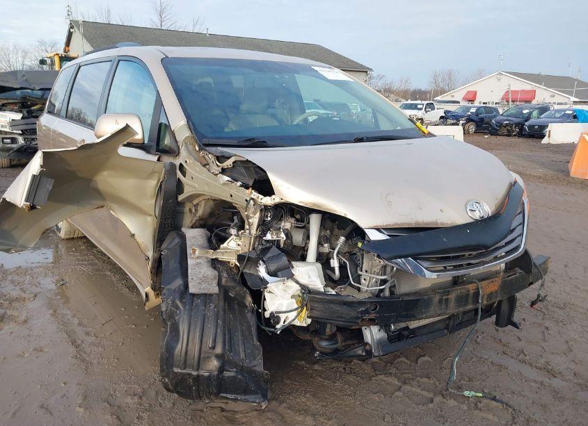 2011 Toyota Sienna XLE/LIMITED (VIN 5TDYK3DC5BS150009) main photo