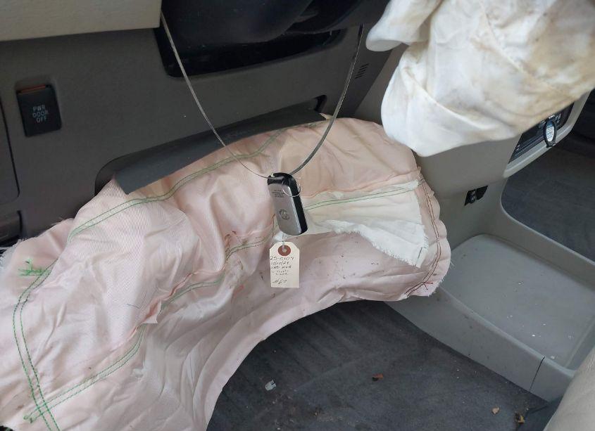 Photo 11 of 2011 Toyota Sienna XLE/LIMITED (VIN 5TDYK3DC5BS150009)