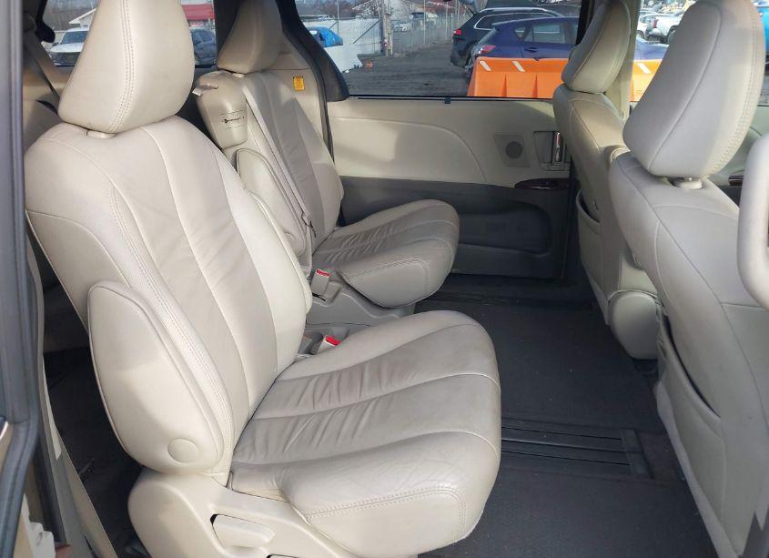 Photo 8 of 2011 Toyota Sienna XLE/LIMITED (VIN 5TDYK3DC5BS150009)