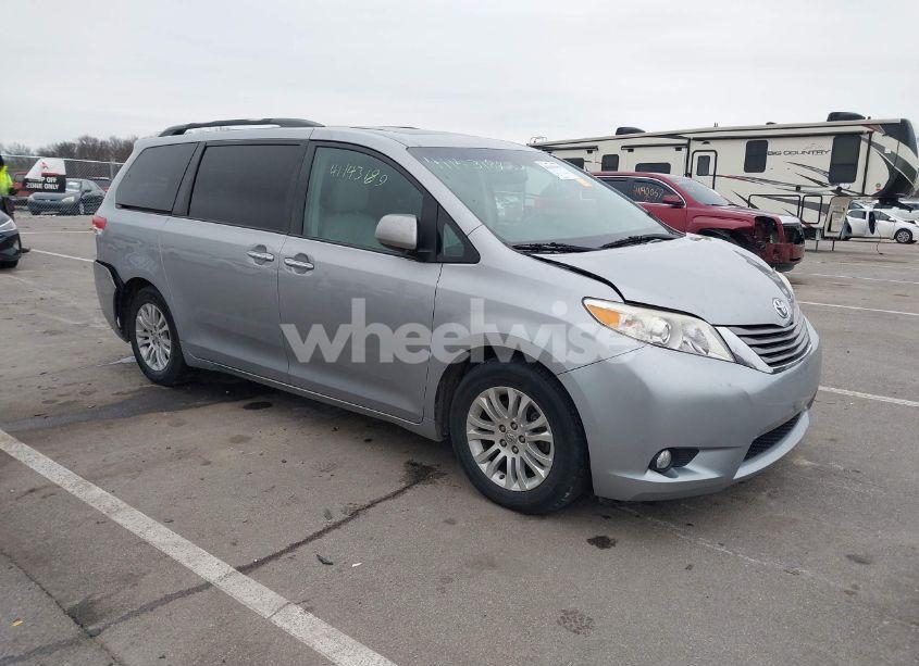 2011 Toyota Sienna XLE/LIMITED (VIN 5TDYK3DC5BS150527) main photo