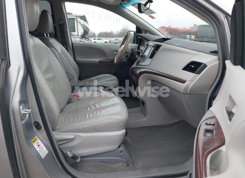 Photo 5 of 2011 Toyota Sienna XLE/LIMITED (VIN 5TDYK3DC5BS150527)