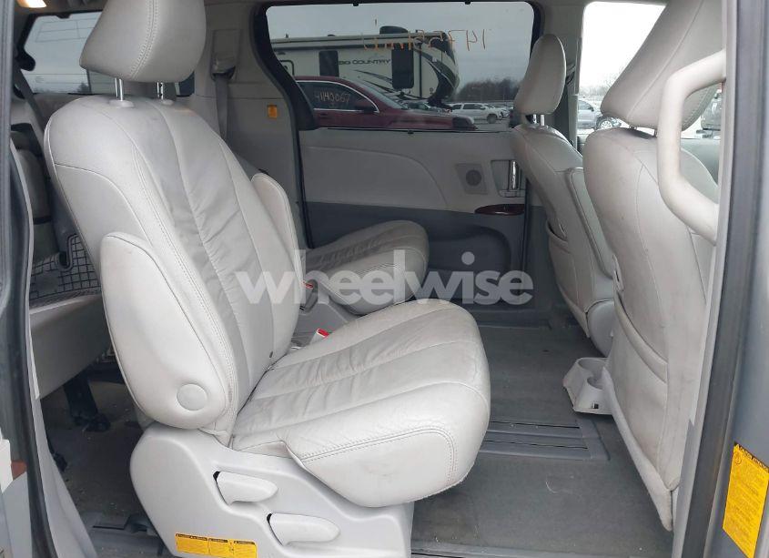 Photo 8 of 2011 Toyota Sienna XLE/LIMITED (VIN 5TDYK3DC5BS150527)