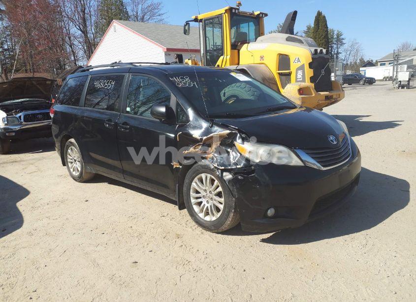 2012 Toyota Sienna XLE V6 8 PASSENGER (VIN 5TDYK3DC5CS186980) main photo