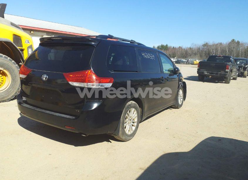 Photo 4 of 2012 Toyota Sienna XLE V6 8 PASSENGER (VIN 5TDYK3DC5CS186980)