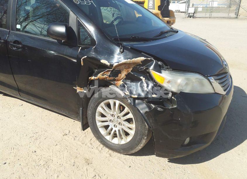 Photo 6 of 2012 Toyota Sienna XLE V6 8 PASSENGER (VIN 5TDYK3DC5CS186980)