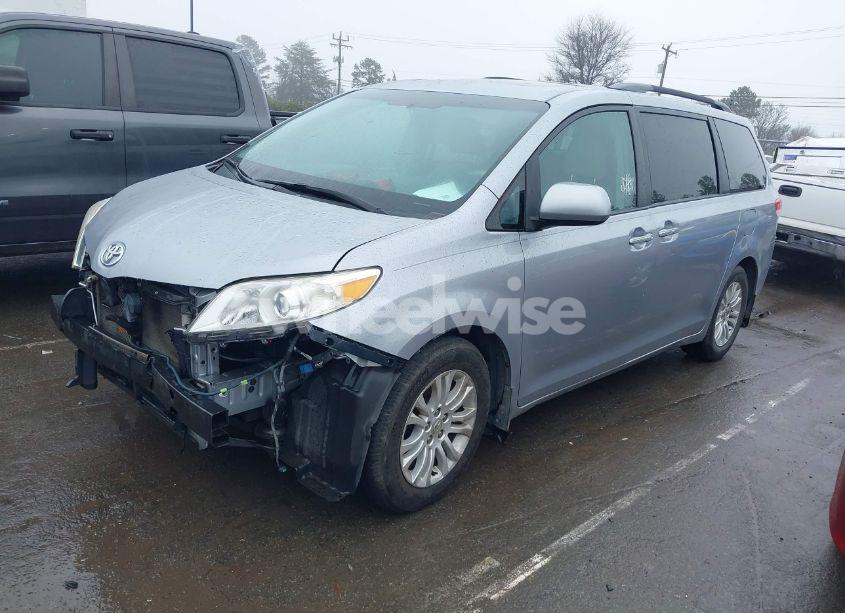 Photo 2 of 2012 Toyota Sienna XLE/LIMITED (VIN 5TDYK3DC5CS198711)