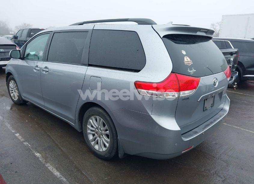 Photo 3 of 2012 Toyota Sienna XLE/LIMITED (VIN 5TDYK3DC5CS198711)