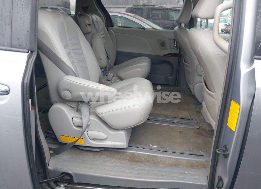 Photo 8 of 2012 Toyota Sienna XLE/LIMITED (VIN 5TDYK3DC5CS198711)