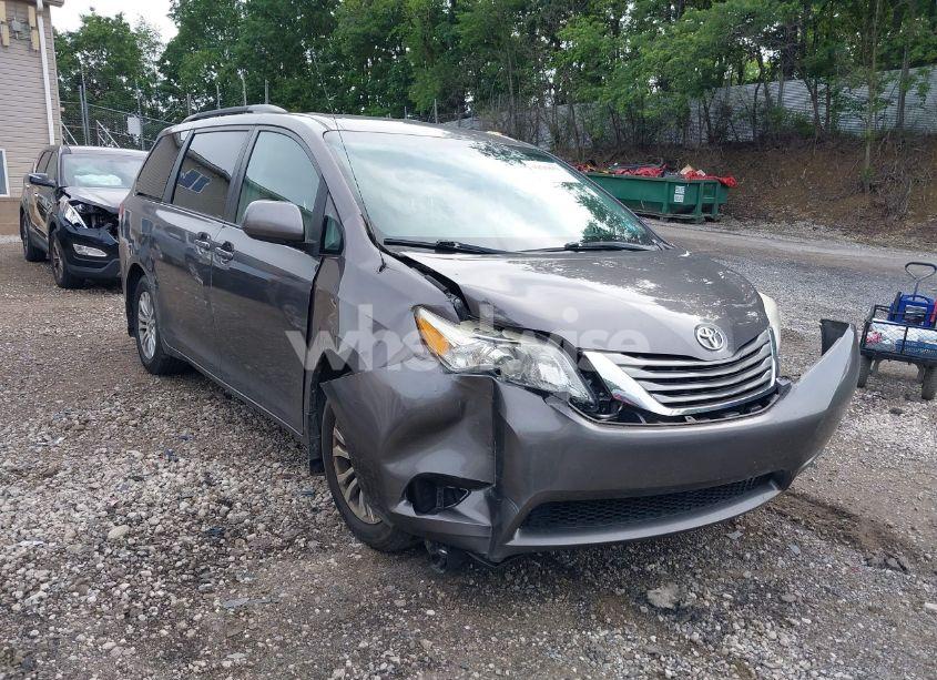 2012 Toyota Sienna XLE V6 8 PASSENGER (VIN 5TDYK3DC5CS224787) main photo