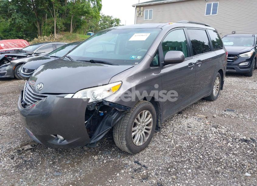 Photo 2 of 2012 Toyota Sienna XLE V6 8 PASSENGER (VIN 5TDYK3DC5CS224787)
