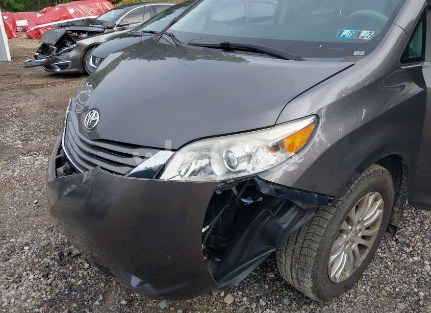Photo 6 of 2012 Toyota Sienna XLE V6 8 PASSENGER (VIN 5TDYK3DC5CS224787)