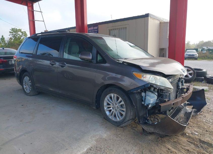 2012 Toyota Sienna XLE V6 8 PASSENGER (VIN 5TDYK3DC5CS229133) main photo