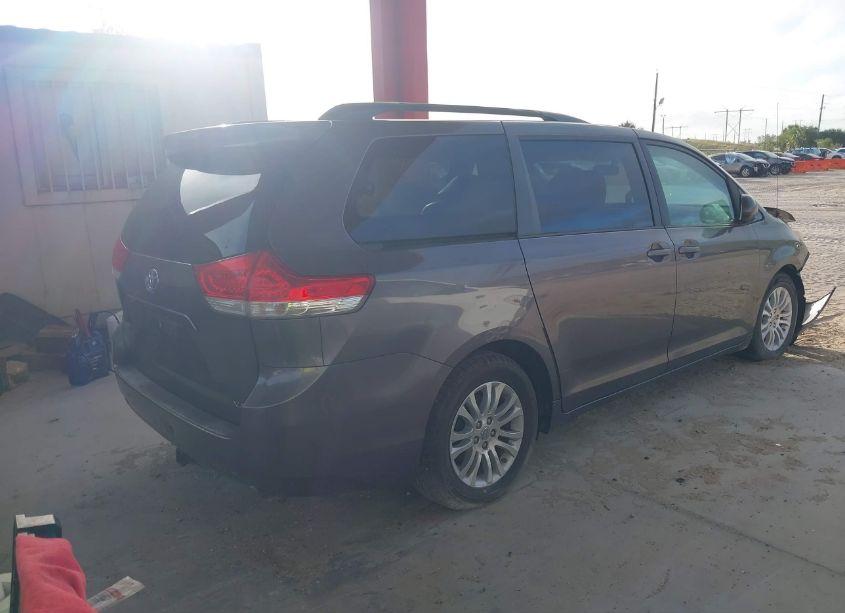Photo 4 of 2012 Toyota Sienna XLE V6 8 PASSENGER (VIN 5TDYK3DC5CS229133)