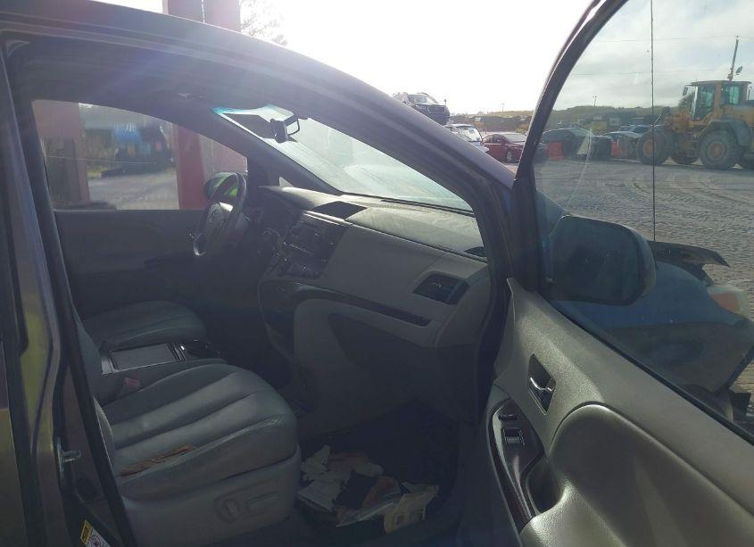 Photo 5 of 2012 Toyota Sienna XLE V6 8 PASSENGER (VIN 5TDYK3DC5CS229133)
