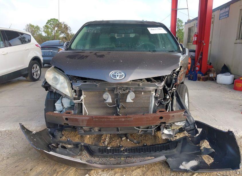 Photo 6 of 2012 Toyota Sienna XLE V6 8 PASSENGER (VIN 5TDYK3DC5CS229133)